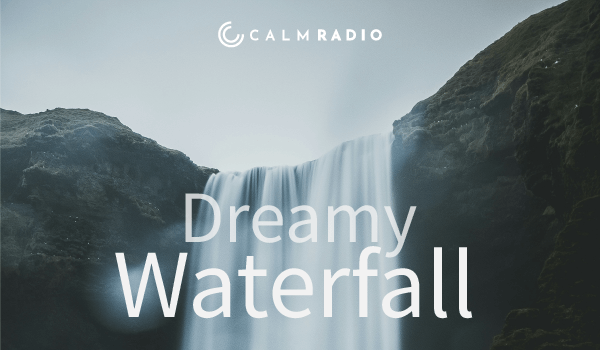 TRAUMHAFTER WASSERFALL